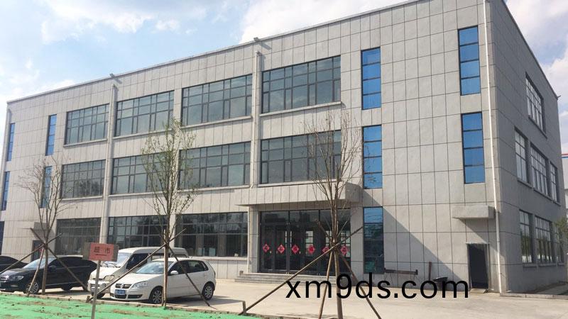 辦(ban)公(gong)樓(lou)一角(jiao)